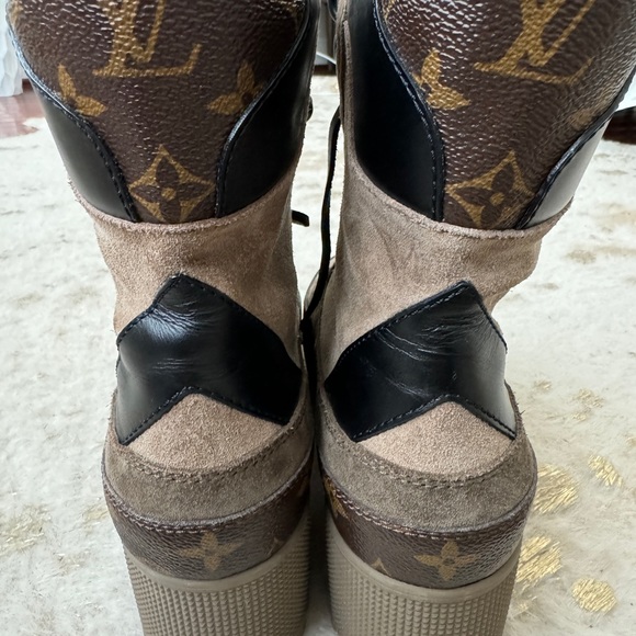 Laureate Platform Desert Boot - Picture 7 of 13